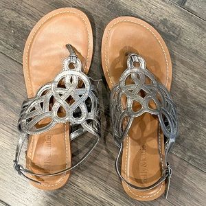 Kelly & Katie pewter sandal Size 7